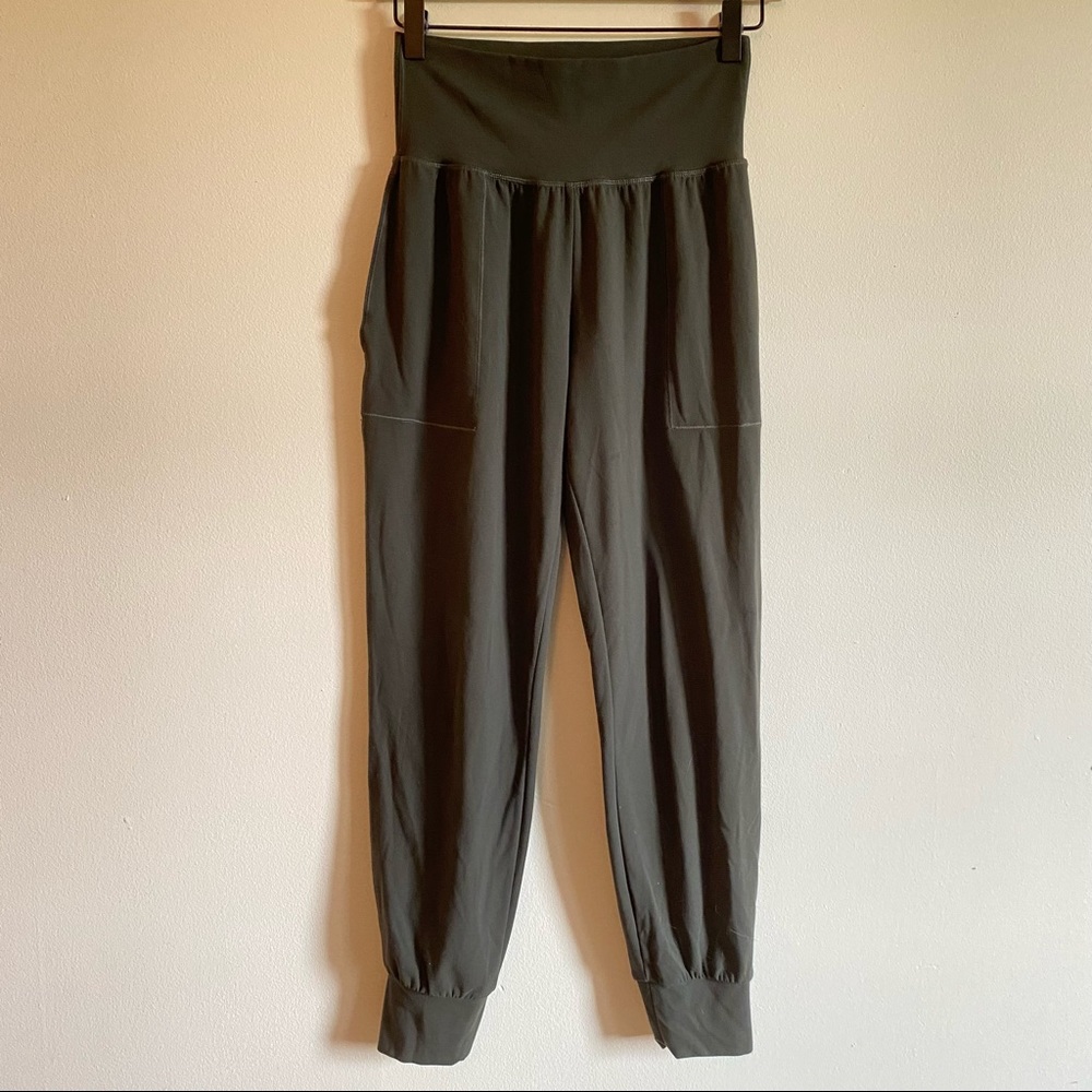 Athleta Salutation Jogger 0